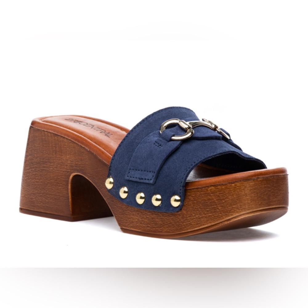 Chic Navy Sandals with Wooden Heel